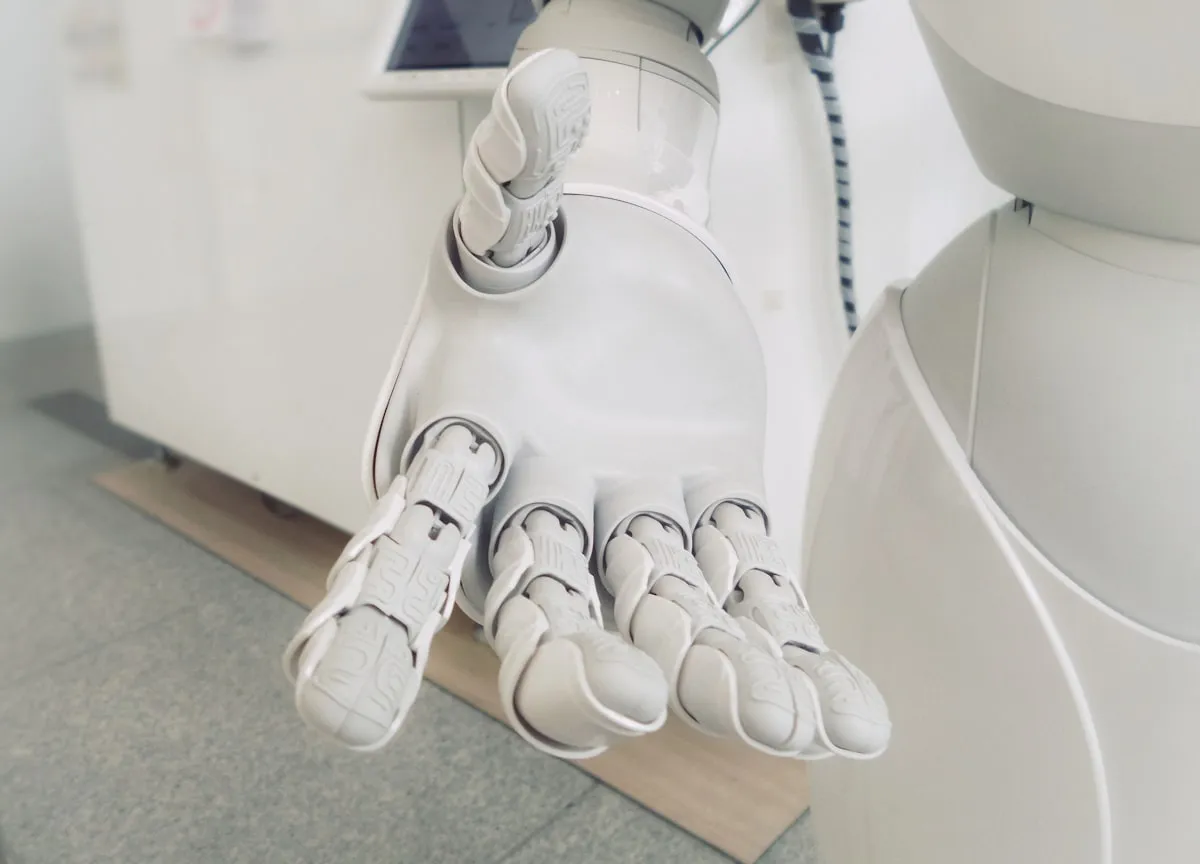 المساعدون الأذكياء (AI Chatbots): كيف تقدم دعم فني على مدار الساعة؟